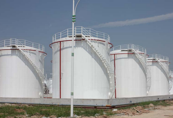 山東泰安油罐廠應用爬架葫蘆