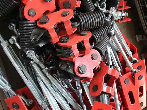 建筑群吊爬架電動(dòng)葫蘆生產(chǎn)車間一角